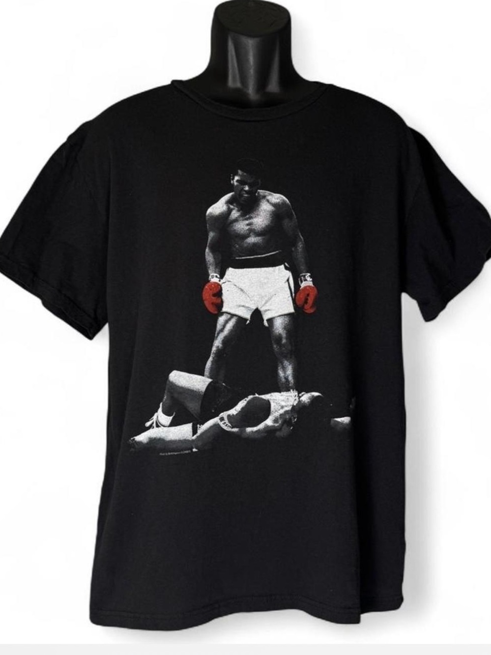 Muhammad Ali Licensed Iconic Knockout Graphic Tee - Black with Red Gloves XL